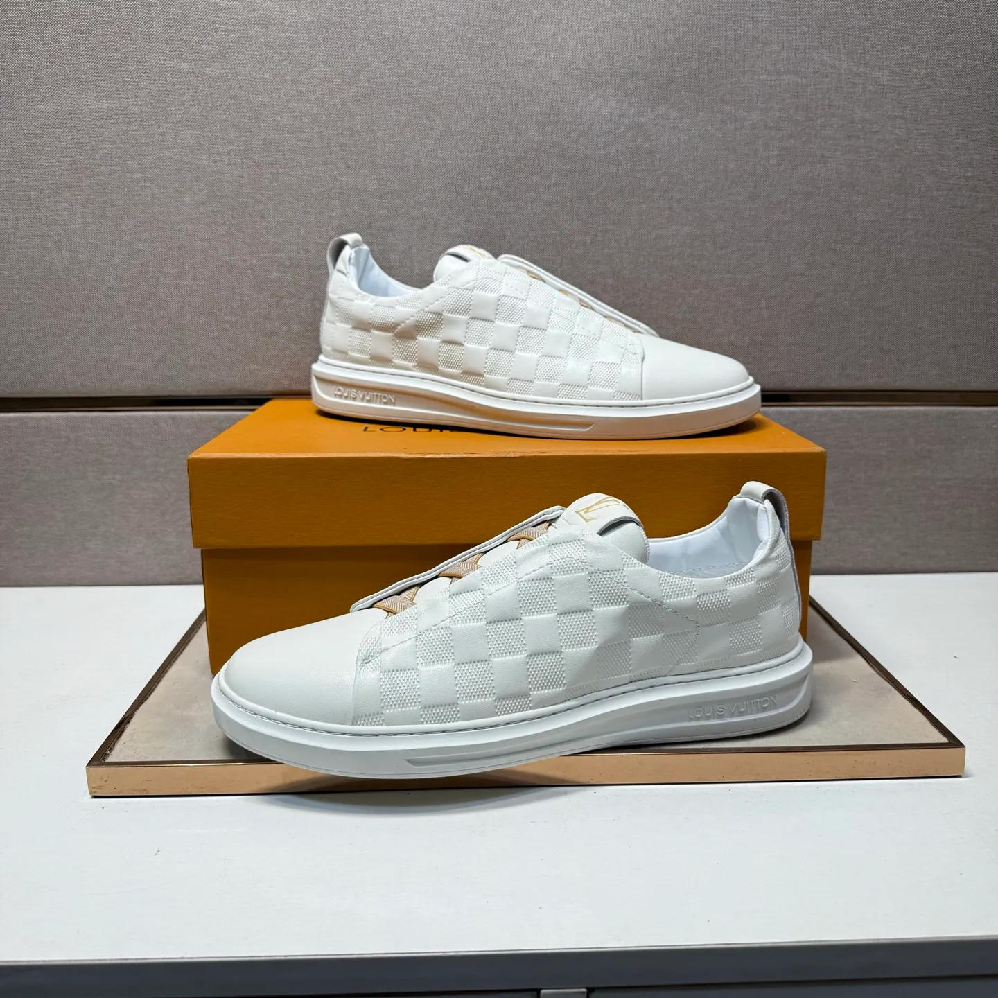 ⬛️Men's shoes 💰p442【LV～】Men's casual shoes 2025z cabinet sales simultaneously 🔶Size: 38-44#️⃣ 🔷2 colors🔜The upper is made of multi-material splicing➕Genuine leather lining, comfortable and breathable, sole: original comfortable and wear-resistant outsole, ⚠️Real shot📱Photographed🎬The real thing is better📢📢📢